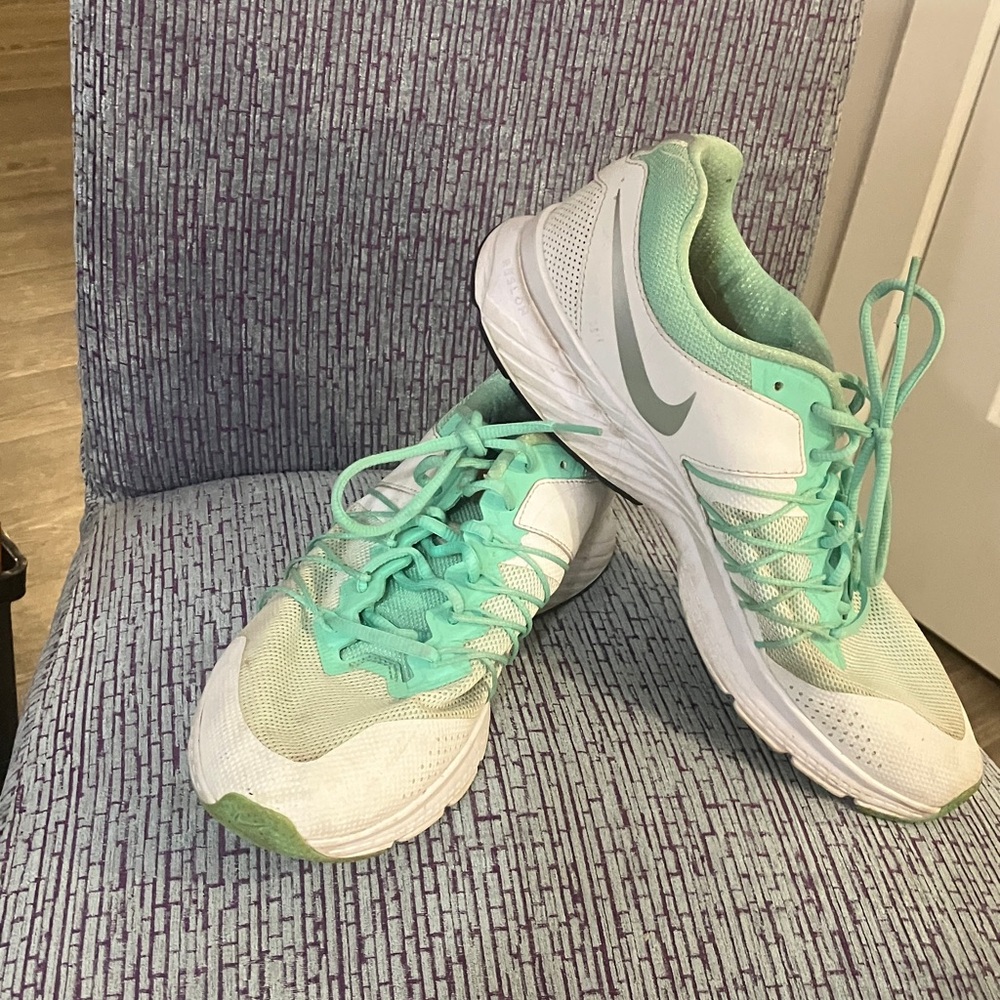 Nike Women's Athletic Shoes in Mint and White
